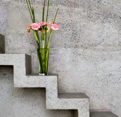 Tallers Anglada - Escalera con florero en las gradas